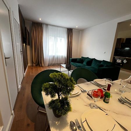 105 Quadratmeter Apartment, Parkplatz, Kinderfreundlich, 6 Personen, Wifi, Vollausgestattete Kueche, Crimmitschau Buitenkant foto