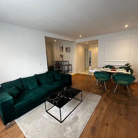105 Quadratmeter Apartment, Parkplatz, Kinderfreundlich, 6 Personen, Wifi, Vollausgestattete Kueche, Crimmitschau Buitenkant foto