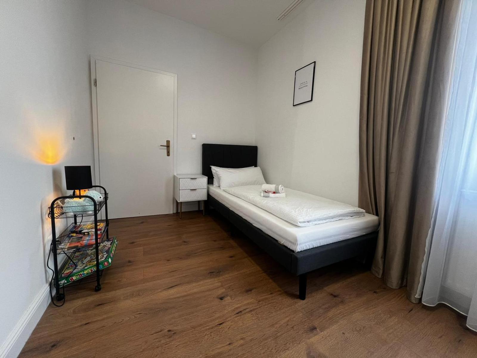 105 Quadratmeter Apartment, Parkplatz, Kinderfreundlich, 6 Personen, Wifi, Vollausgestattete Kueche, Crimmitschau Buitenkant foto