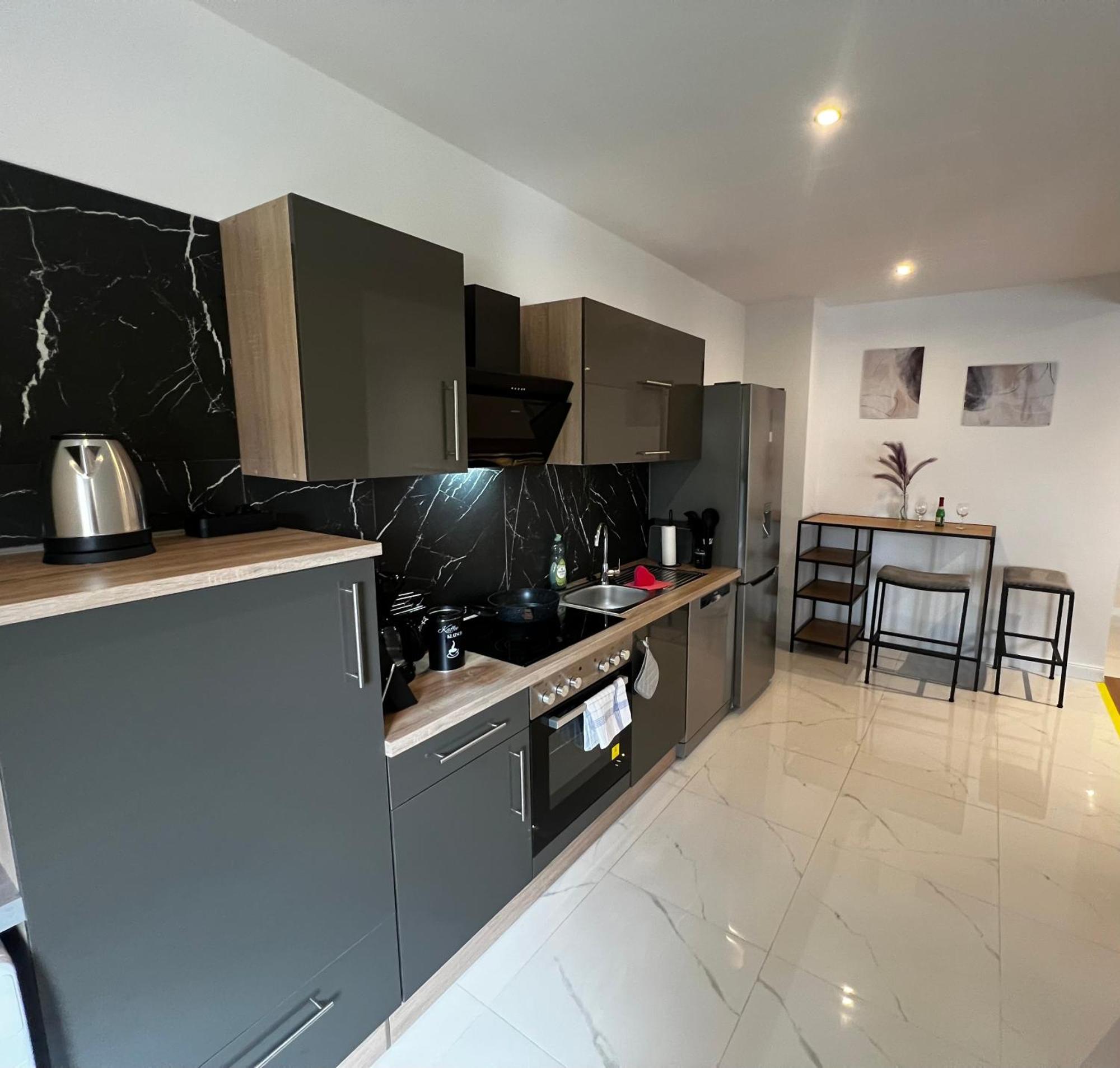 105 Quadratmeter Apartment, Parkplatz, Kinderfreundlich, 6 Personen, Wifi, Vollausgestattete Kueche, Crimmitschau Buitenkant foto