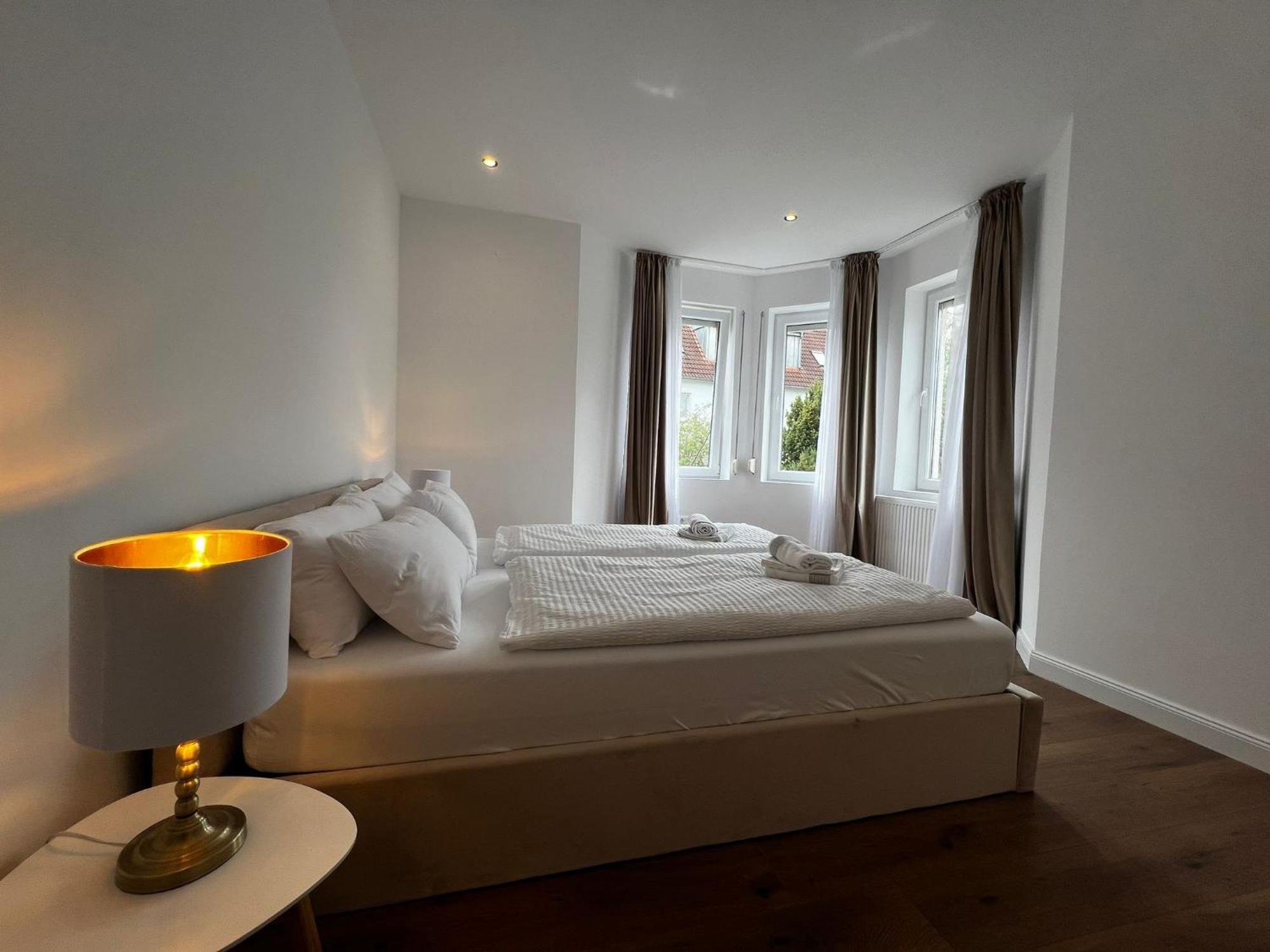 105 Quadratmeter Apartment, Parkplatz, Kinderfreundlich, 6 Personen, Wifi, Vollausgestattete Kueche, Crimmitschau Buitenkant foto