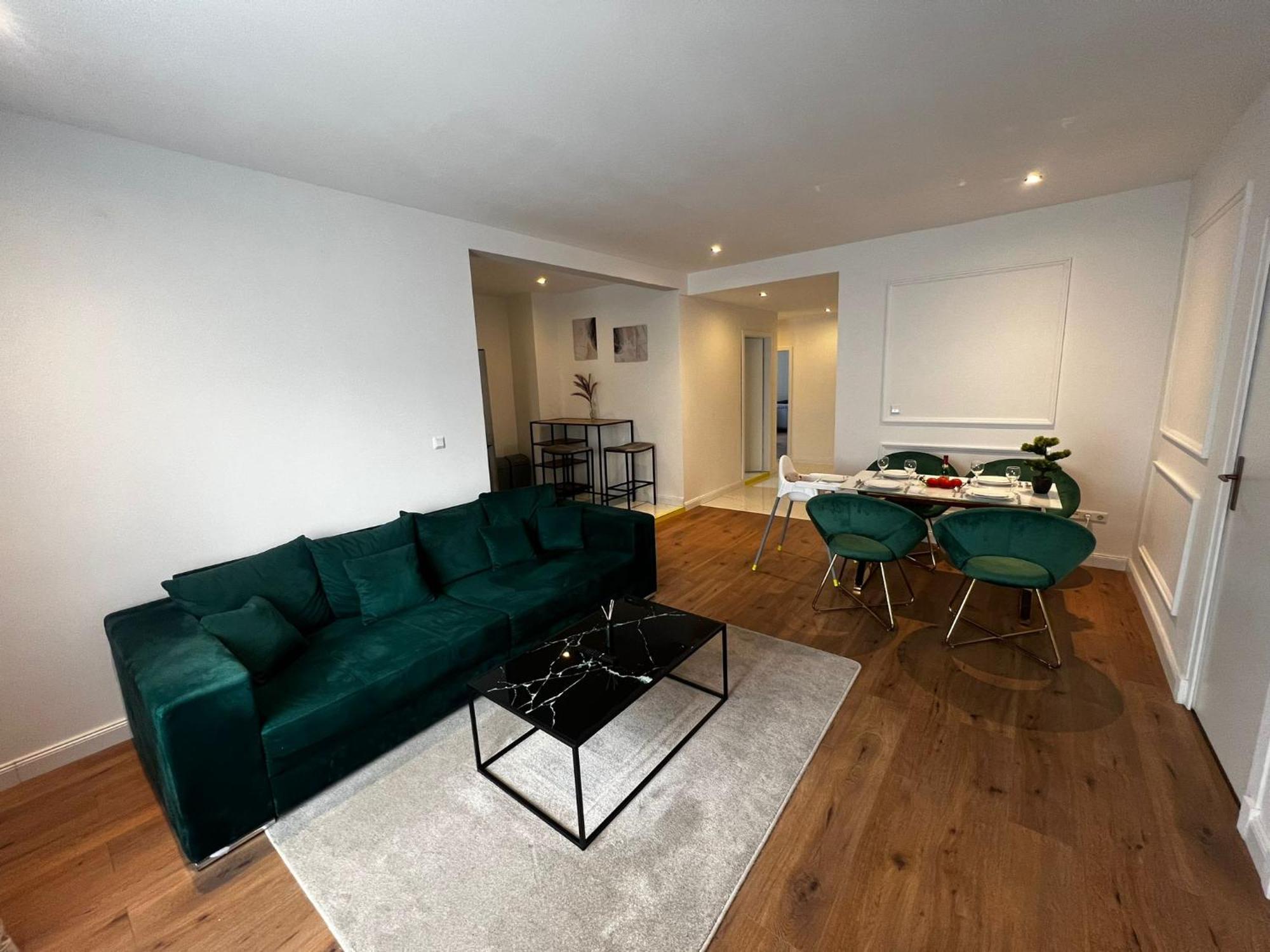 105 Quadratmeter Apartment, Parkplatz, Kinderfreundlich, 6 Personen, Wifi, Vollausgestattete Kueche, Crimmitschau Buitenkant foto