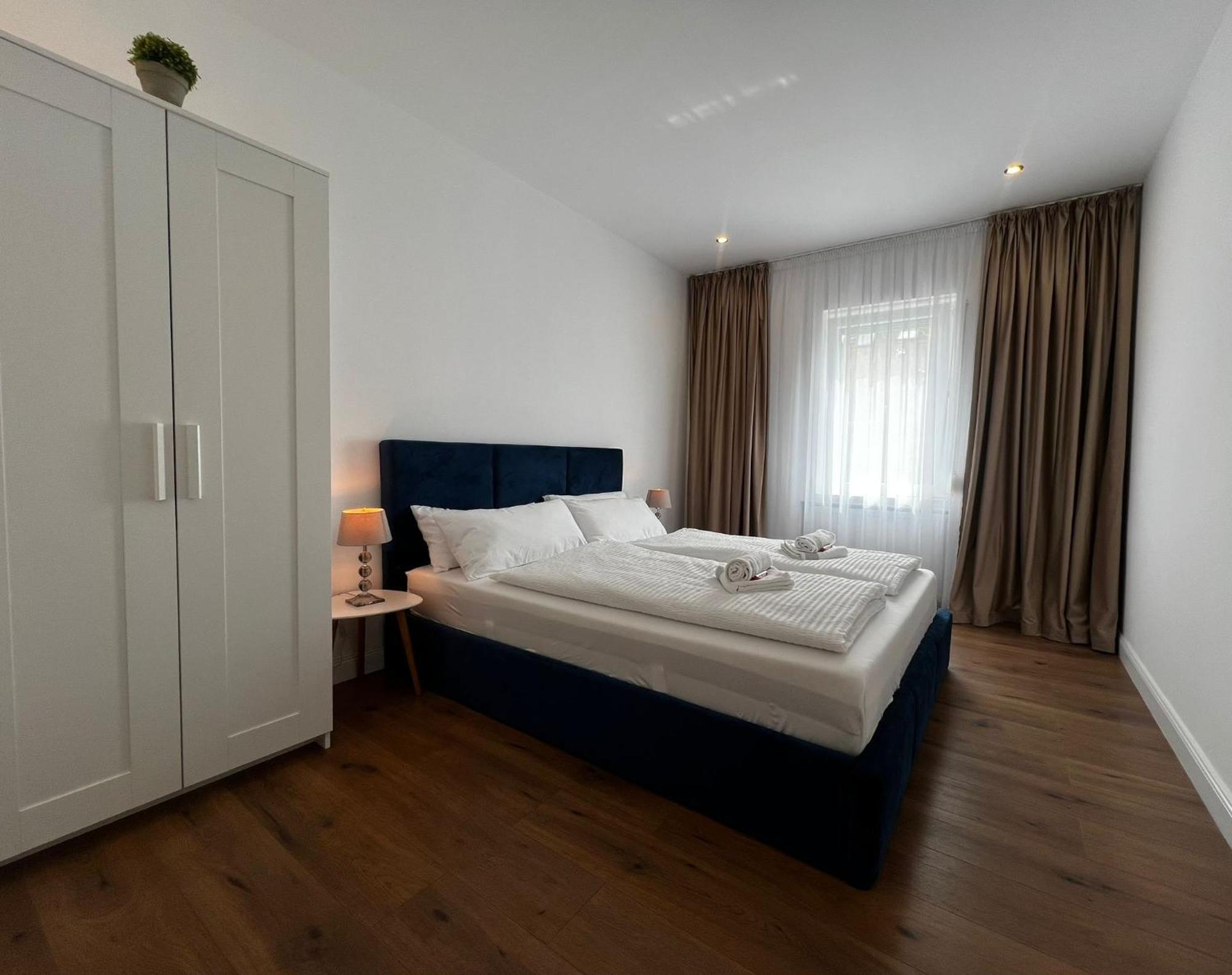 105 Quadratmeter Apartment, Parkplatz, Kinderfreundlich, 6 Personen, Wifi, Vollausgestattete Kueche, Crimmitschau Buitenkant foto