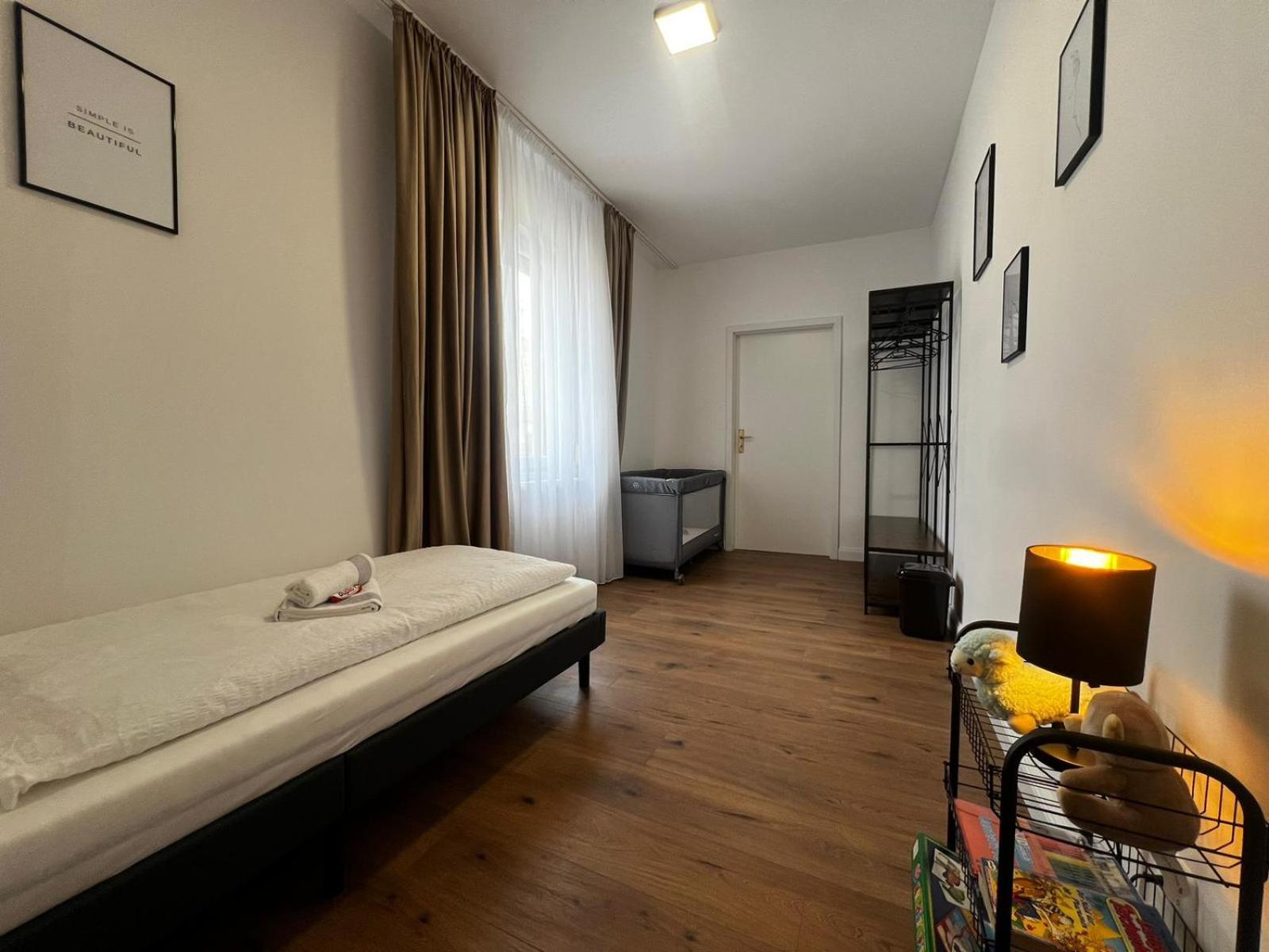 105 Quadratmeter Apartment, Parkplatz, Kinderfreundlich, 6 Personen, Wifi, Vollausgestattete Kueche, Crimmitschau Buitenkant foto