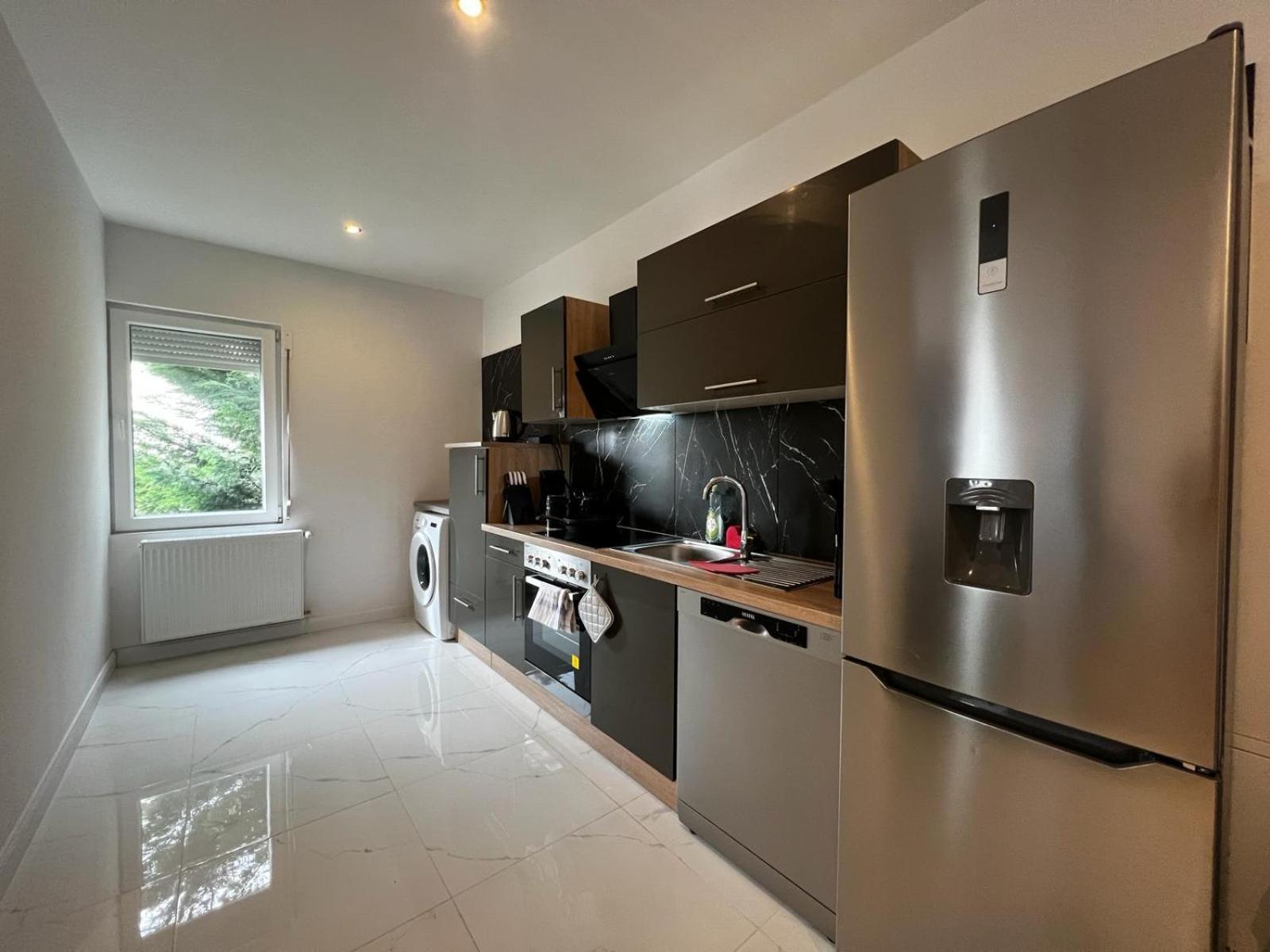 105 Quadratmeter Apartment, Parkplatz, Kinderfreundlich, 6 Personen, Wifi, Vollausgestattete Kueche, Crimmitschau Buitenkant foto