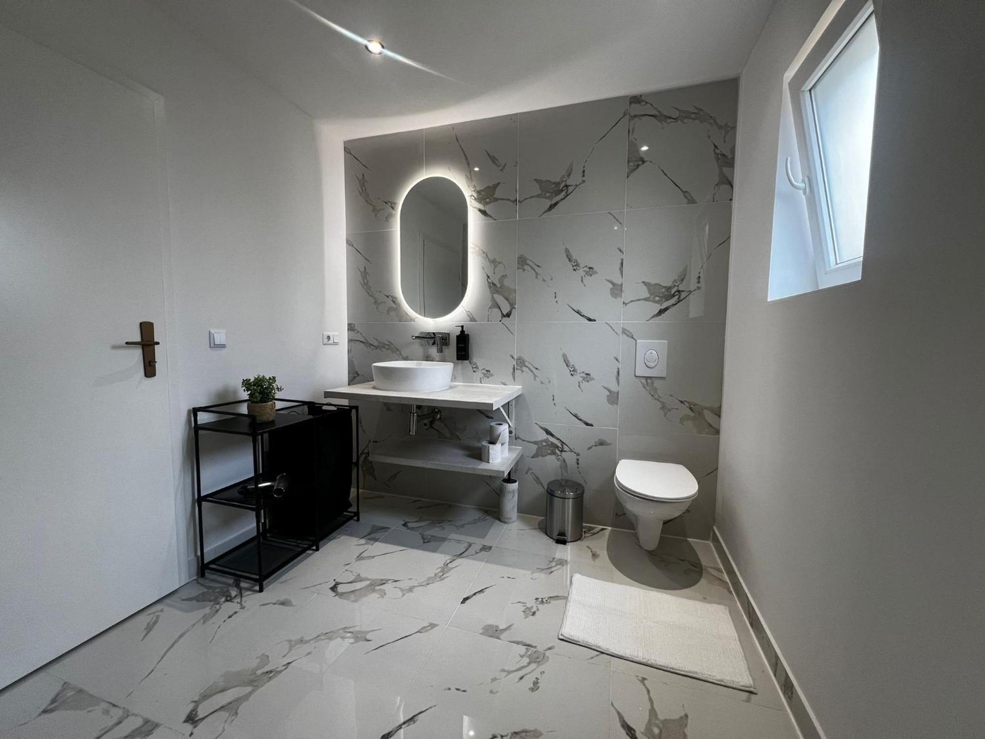 105 Quadratmeter Apartment, Parkplatz, Kinderfreundlich, 6 Personen, Wifi, Vollausgestattete Kueche, Crimmitschau Buitenkant foto