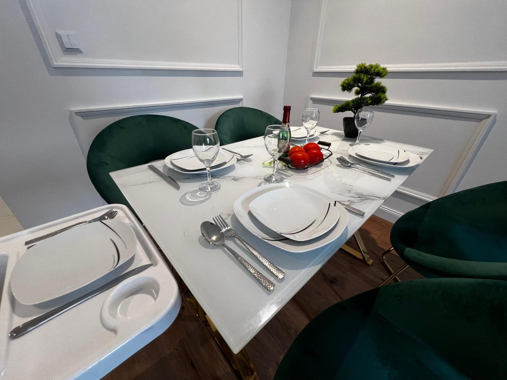 105 Quadratmeter Apartment, Parkplatz, Kinderfreundlich, 6 Personen, Wifi, Vollausgestattete Kueche, Crimmitschau Buitenkant foto
