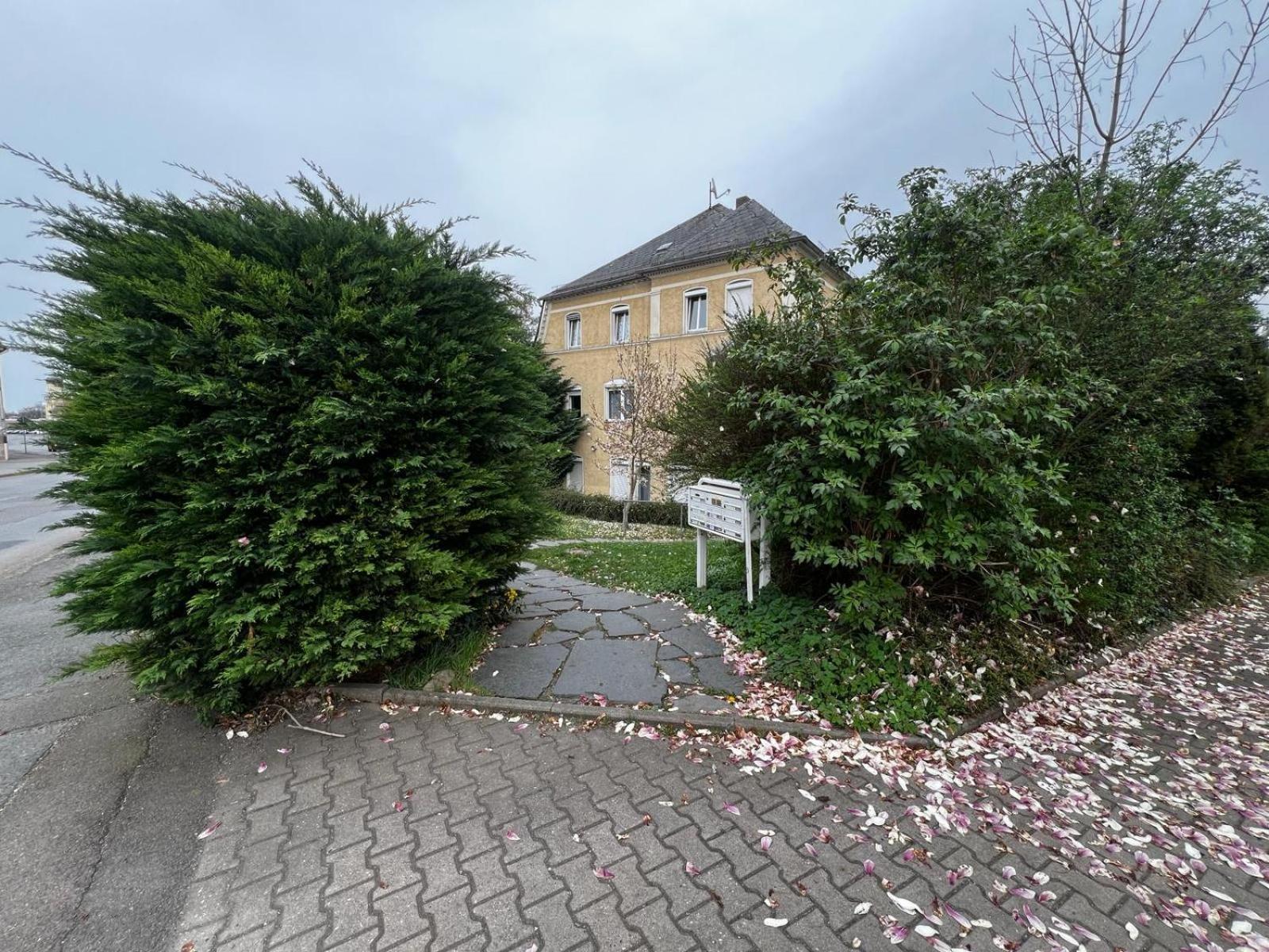 105 Quadratmeter Apartment, Parkplatz, Kinderfreundlich, 6 Personen, Wifi, Vollausgestattete Kueche, Crimmitschau Buitenkant foto