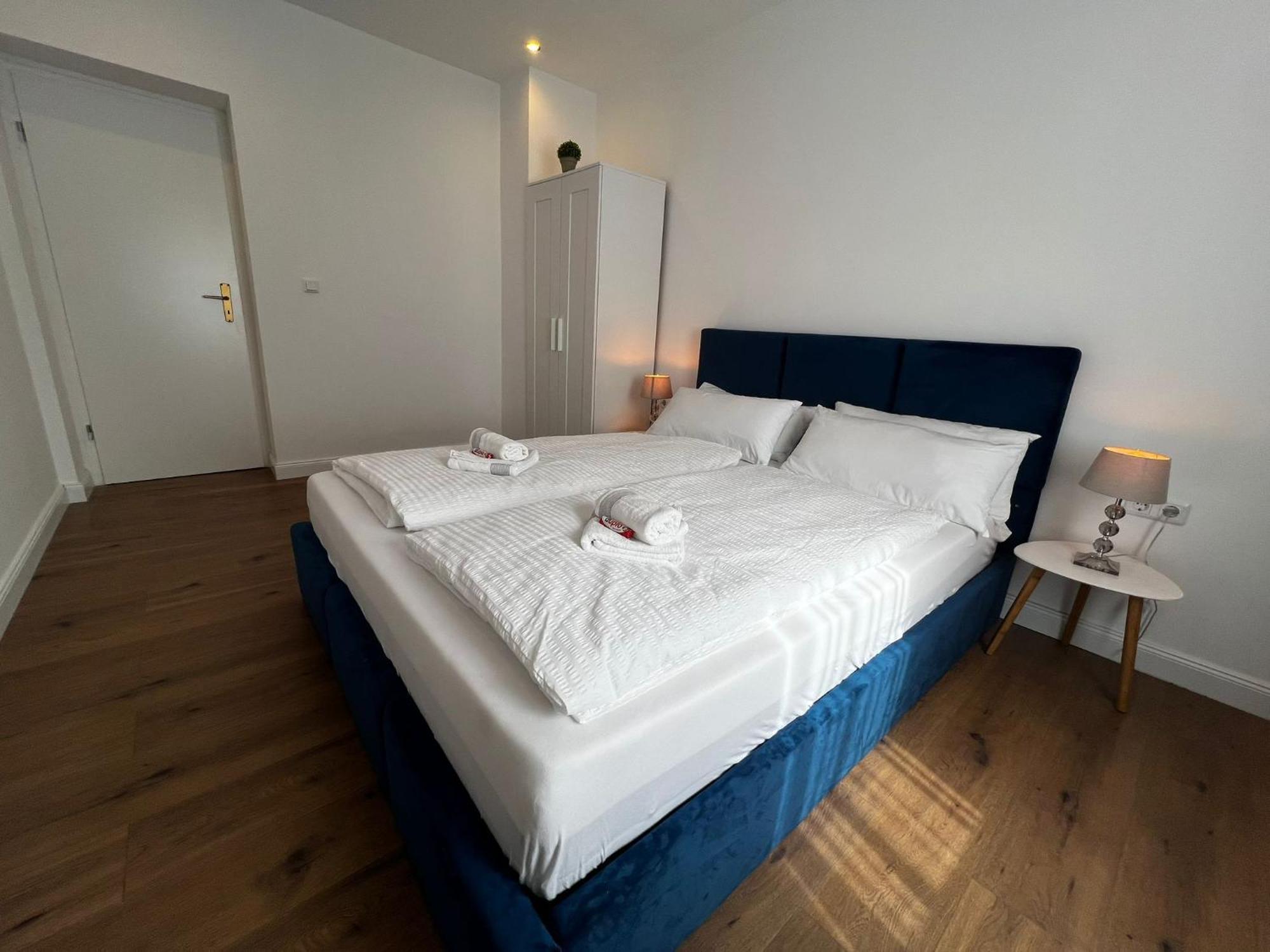 105 Quadratmeter Apartment, Parkplatz, Kinderfreundlich, 6 Personen, Wifi, Vollausgestattete Kueche, Crimmitschau Buitenkant foto